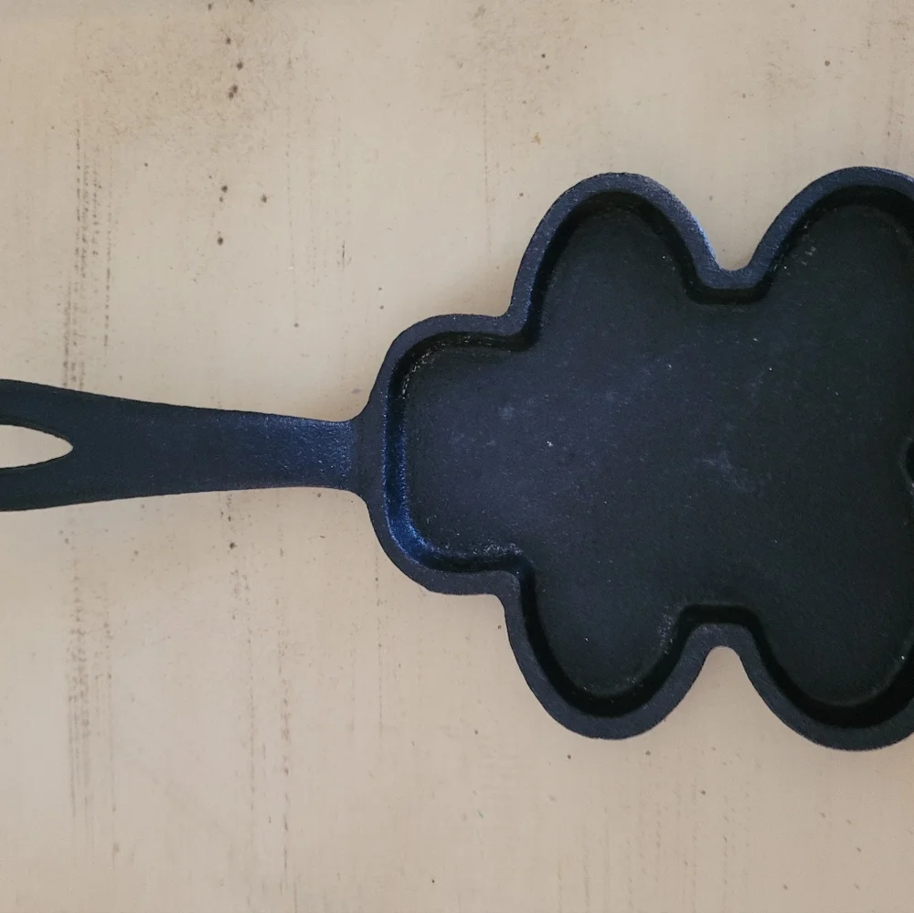 GINGERBREAD MAN CAST IRON Baking Pan/Skillet/Cookie Mold/Pancake